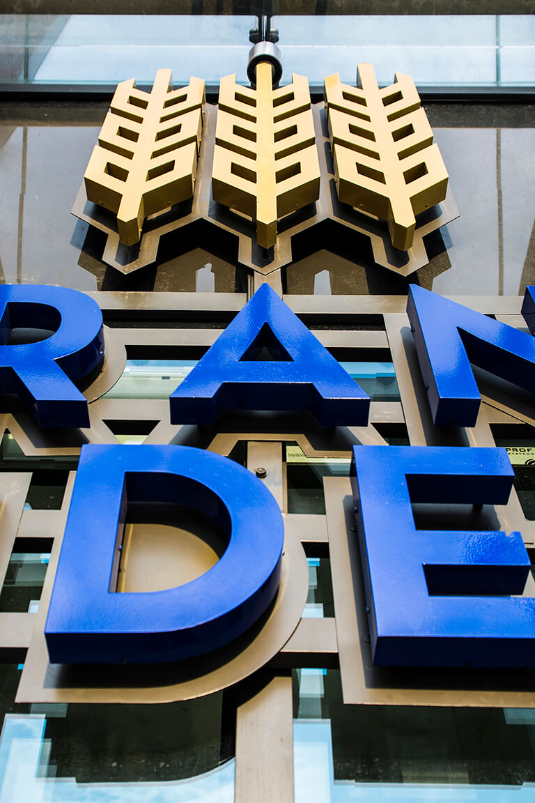 grano-residence-space beschriftung-back-lit-blue-lettering-over-hotel-entry-lettering-mounted-on-the-floor lettering-on-a-frame-logo-firm-3d-gdansk